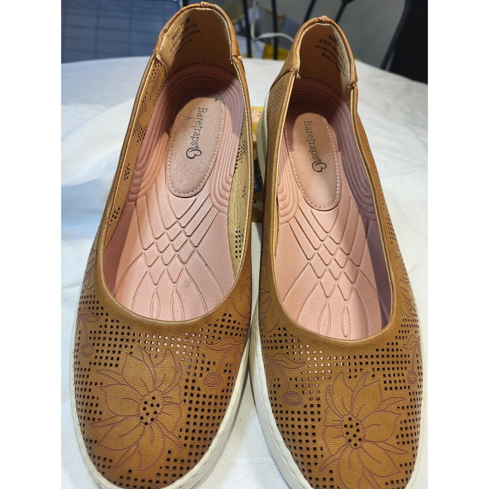 Baretraps women's 7.5 Slides, Brown Cut Out Design, Exc Cond